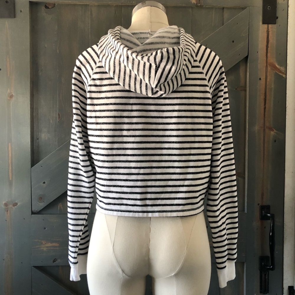 Divided Crop Pull Over Jacket Size Small - image 4